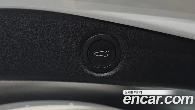 Tesla Model 3 — Фото автомобиля 30