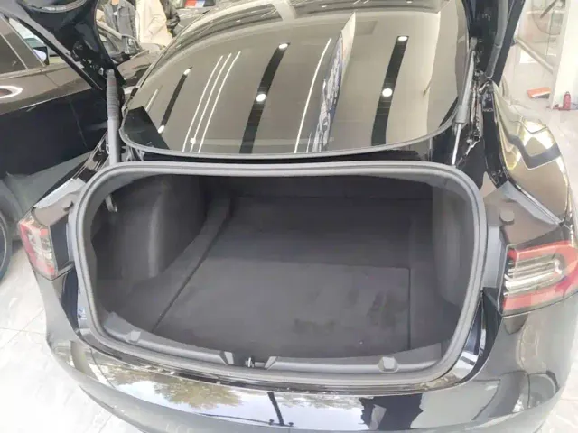 Tesla Model 3 — Фото автомобиля 18