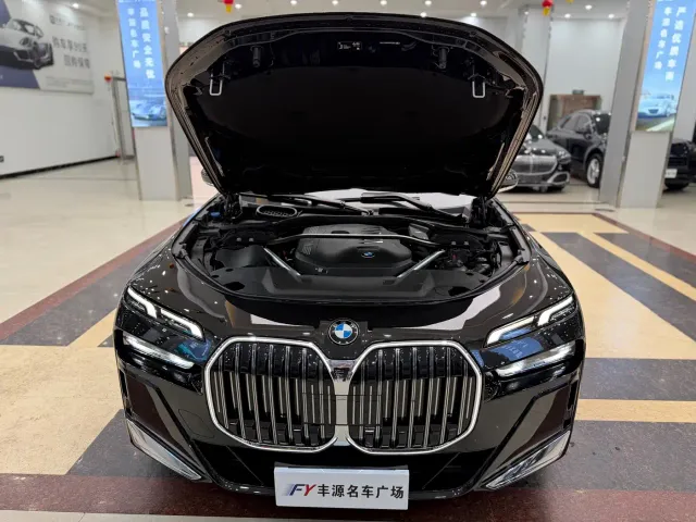 BMW 7 Series — Фото автомобиля 23