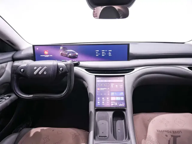 IM Motors L6 — Фото автомобиля 15