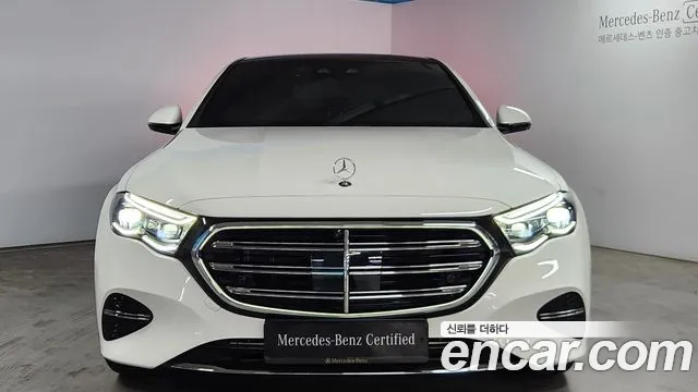 Mercedes-Benz E-Class — Фото автомобиля 3