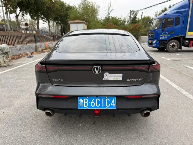 Changan UNI-V — Фото автомобиля 5