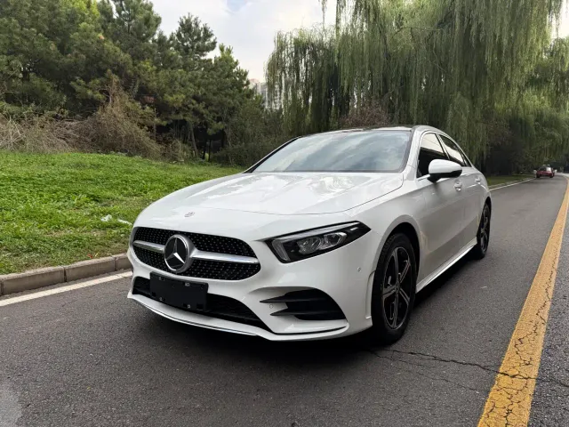 Фотография автомобиля — Mercedes-Benz A-Class
