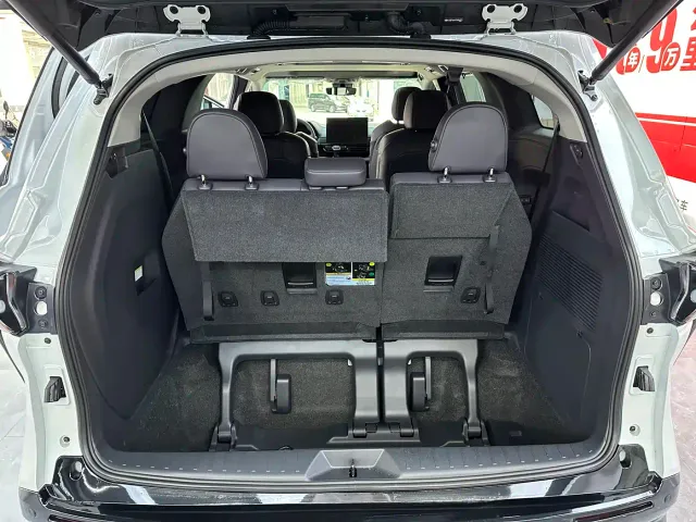 Toyota Sienna — Фото автомобиля 9