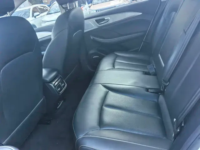 Roewe i6 MAX EV — Фото автомобиля 12