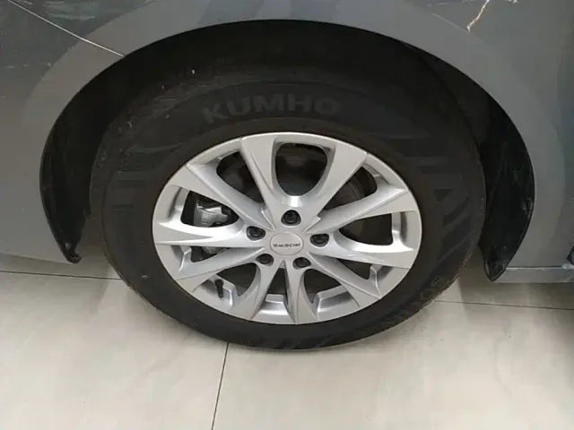 Roewe i5 — Фото автомобиля 22