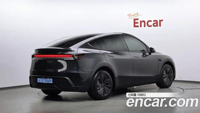 Tesla Model Y — Фото автомобиля 2