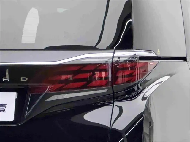 Toyota Alphard — Фото автомобиля 6