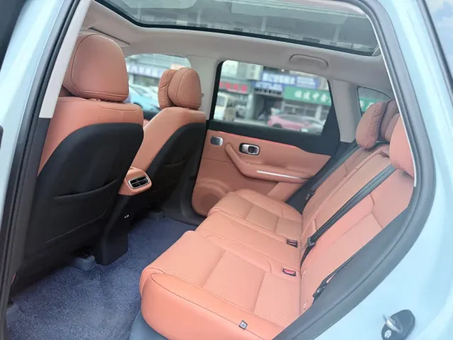 Leapmotor C10 — Фото автомобиля 8