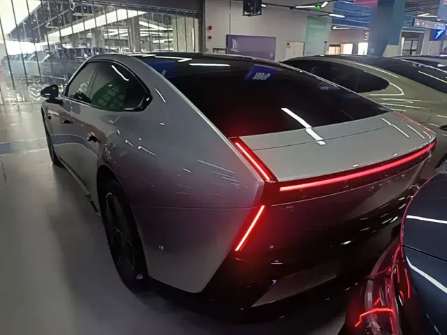 Xpeng P7 — Фото автомобиля 4
