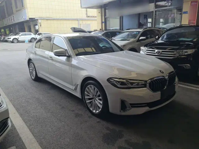 BMW 5 Series — Фото автомобиля 3