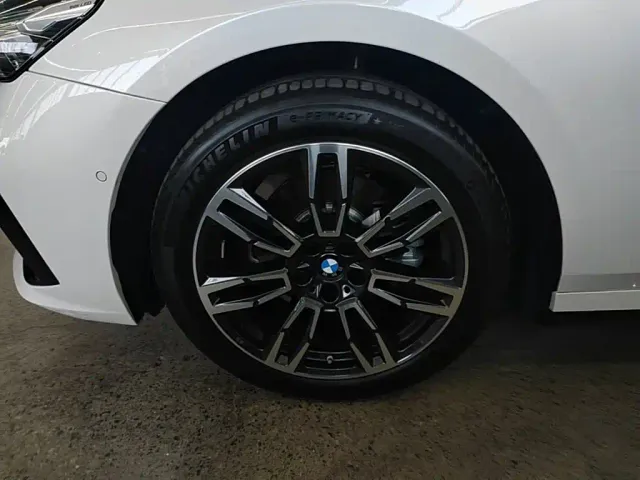 BMW 5 Series — Фото автомобиля 22