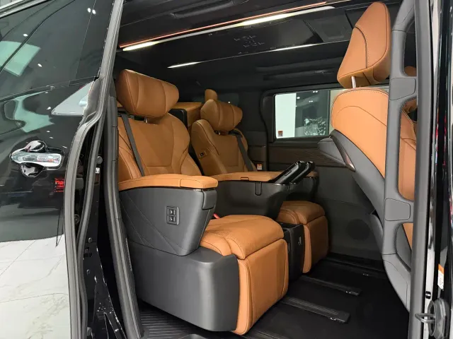 Toyota Alphard — Фото автомобиля 12