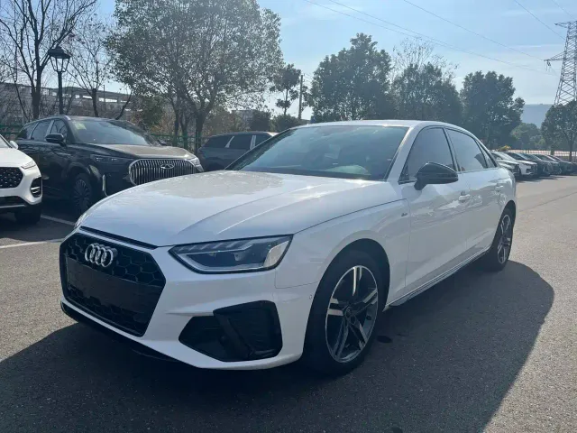 Фотография автомобиля — Audi A4L