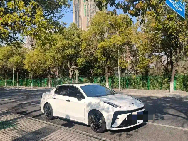 Lynk & Co Lynk & Co 03 2025 1.5TD DCT Champion Edition Plus — Фото автомобиля 2