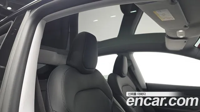 Tesla Model Y — Фото автомобиля 13