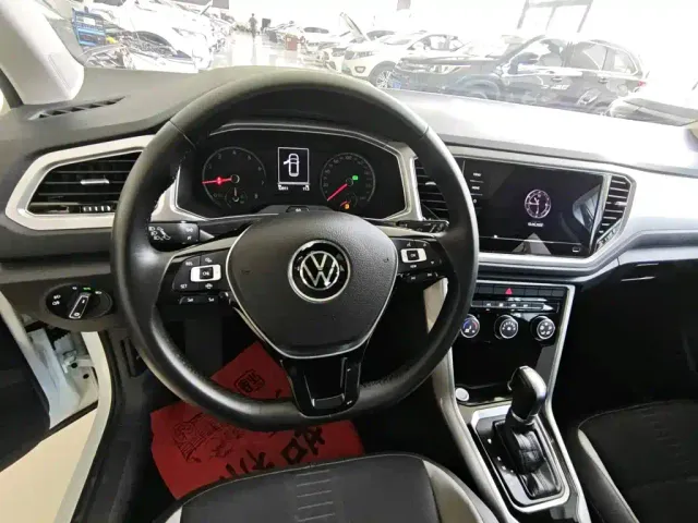 Volkswagen T-Roc — Фото автомобиля 14