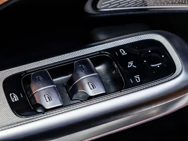Mercedes-Benz E-Class — Фото автомобиля 12