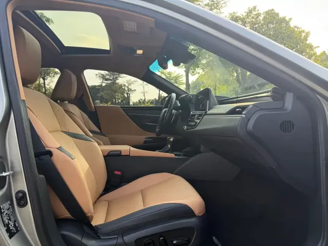 Lexus Lexus ES 2022 300h Excellence Edition — Фото автомобиля 7