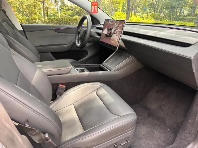Tesla Model Y — Фото автомобиля 12