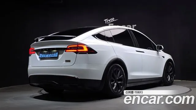 Tesla Model X — Фото автомобиля 2