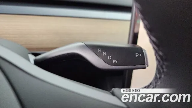 Tesla Model Y — Фото автомобиля 12