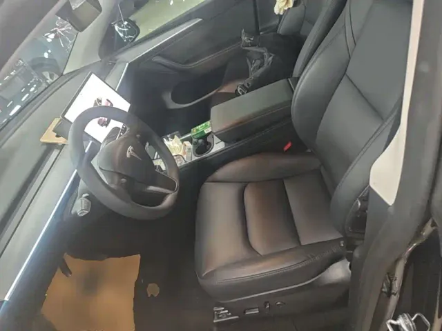 Tesla Model Y — Фото автомобиля 14
