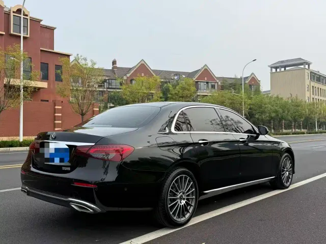 Mercedes-Benz E-Class — Фото автомобиля 21