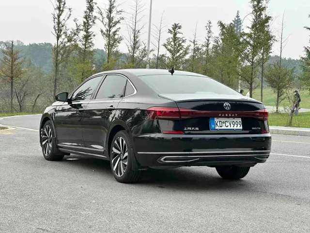 Volkswagen Passat — Фото автомобиля 12