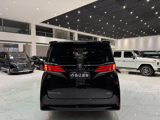 Toyota Alphard — Фото автомобиля 16