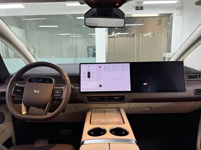 Li Auto MEGA — Фото автомобиля 14