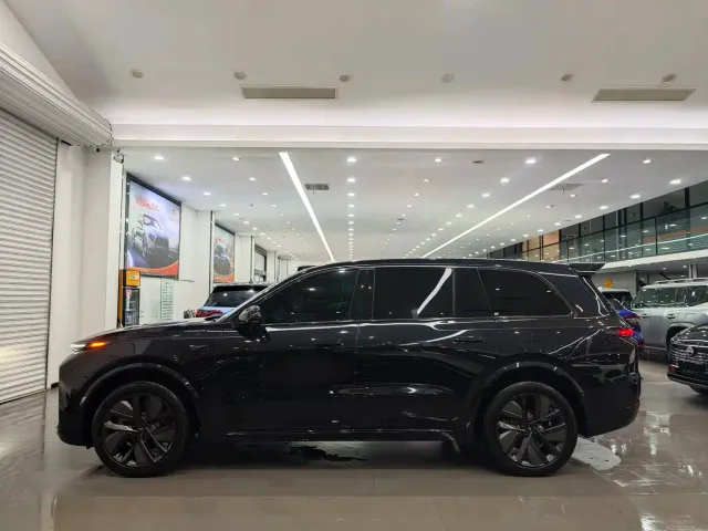 Li Auto L9 — Фото автомобиля 13