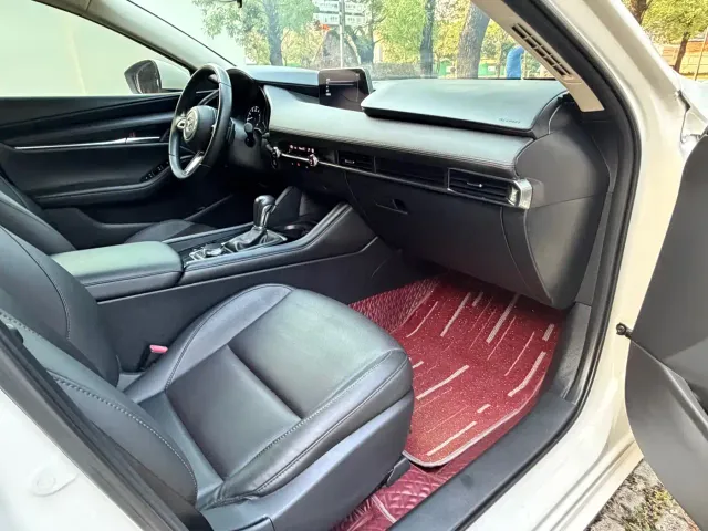 Mazda Axela — Фото автомобиля 17
