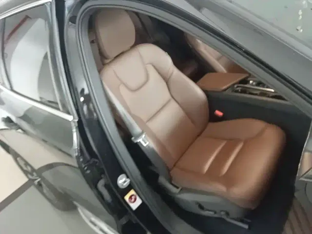 Volvo XC60 — Фото автомобиля 24