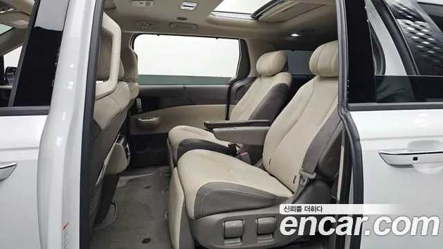 Kia Carnival Generation 4 — Фото автомобиля 17