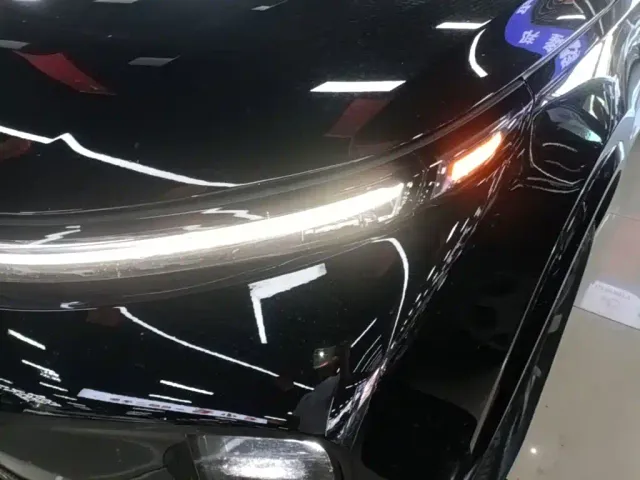 Li Auto L8 — Фото автомобиля 23