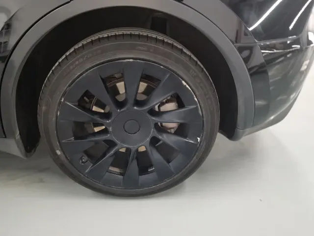 Tesla Model Y — Фото автомобиля 21