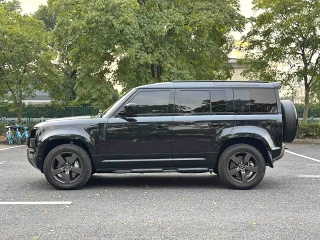 Land Rover Defender — Фото автомобиля 9
