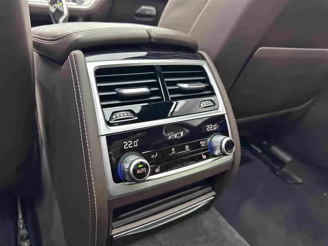 BMW 7 Series — Фото автомобиля 23