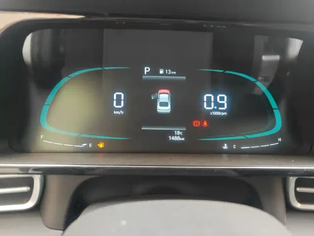 Hyundai Elantra — Фото автомобиля 14