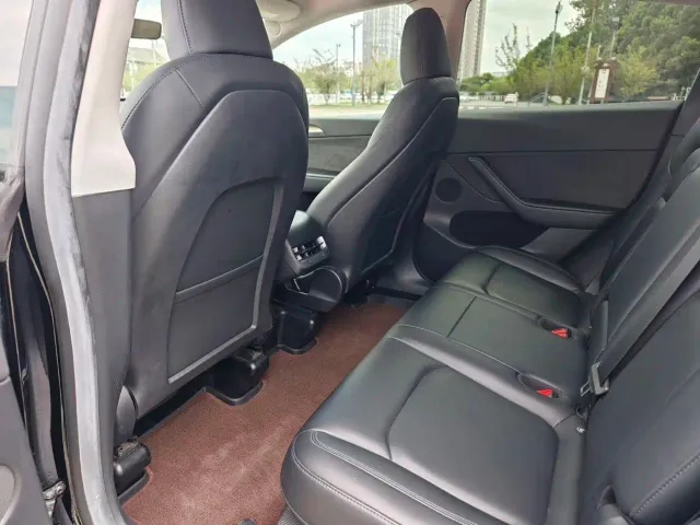 Tesla Model Y — Фото автомобиля 7