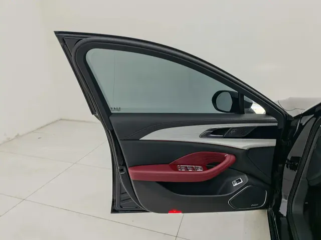 Hongqi H5 — Фото автомобиля 14
