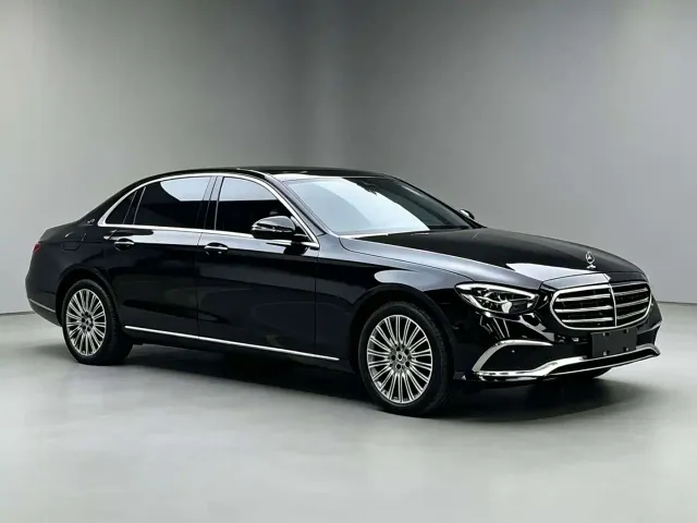 Mercedes-Benz E-Class — Фото автомобиля 3