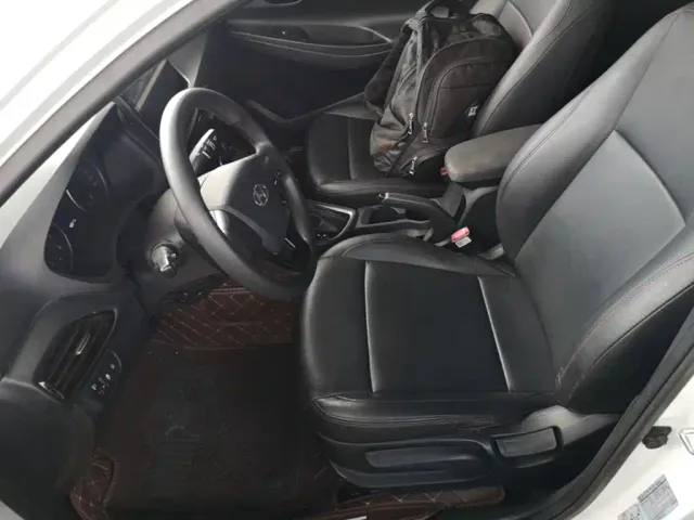 Hyundai Elantra — Фото автомобиля 14