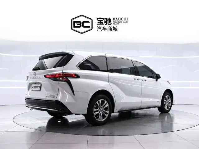 Toyota Sienna — Фото автомобиля 3