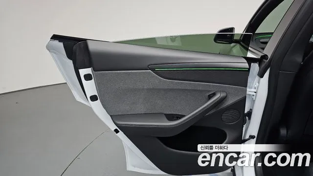 Tesla Model Y — Фото автомобиля 24