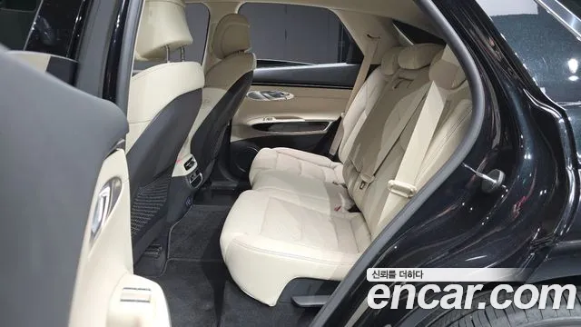 Genesis GV70 — Фото автомобиля 11