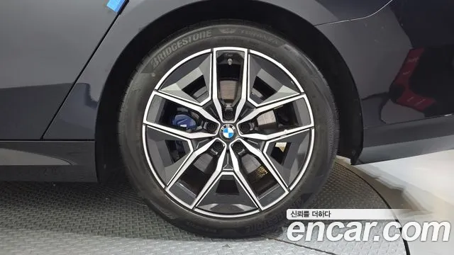 BMW 5 Series G60 — Фото автомобиля 6