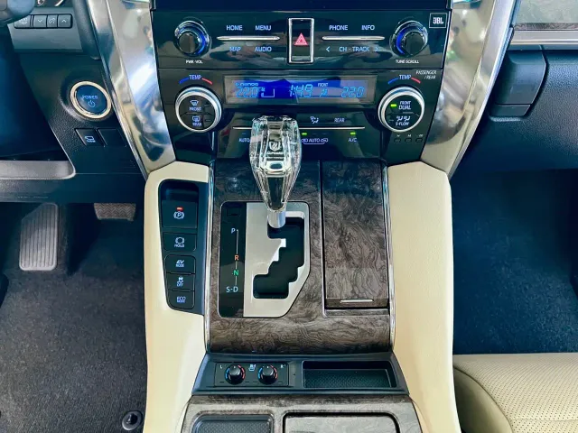 Toyota Alphard — Фото автомобиля 17