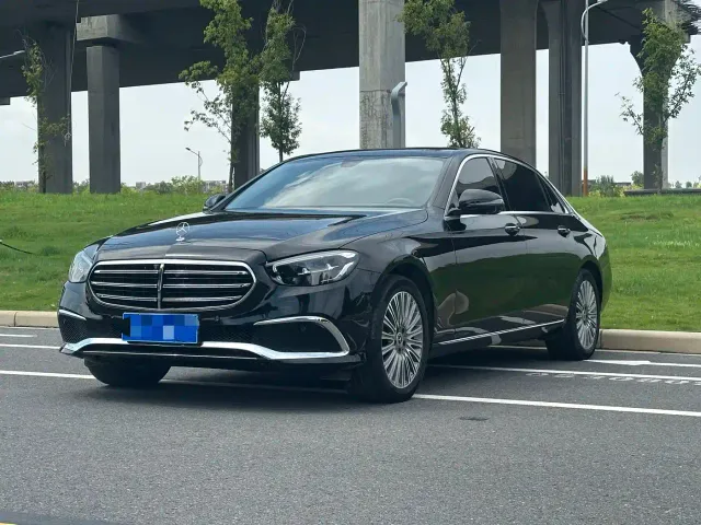 Фотография автомобиля — Mercedes-Benz E-Class